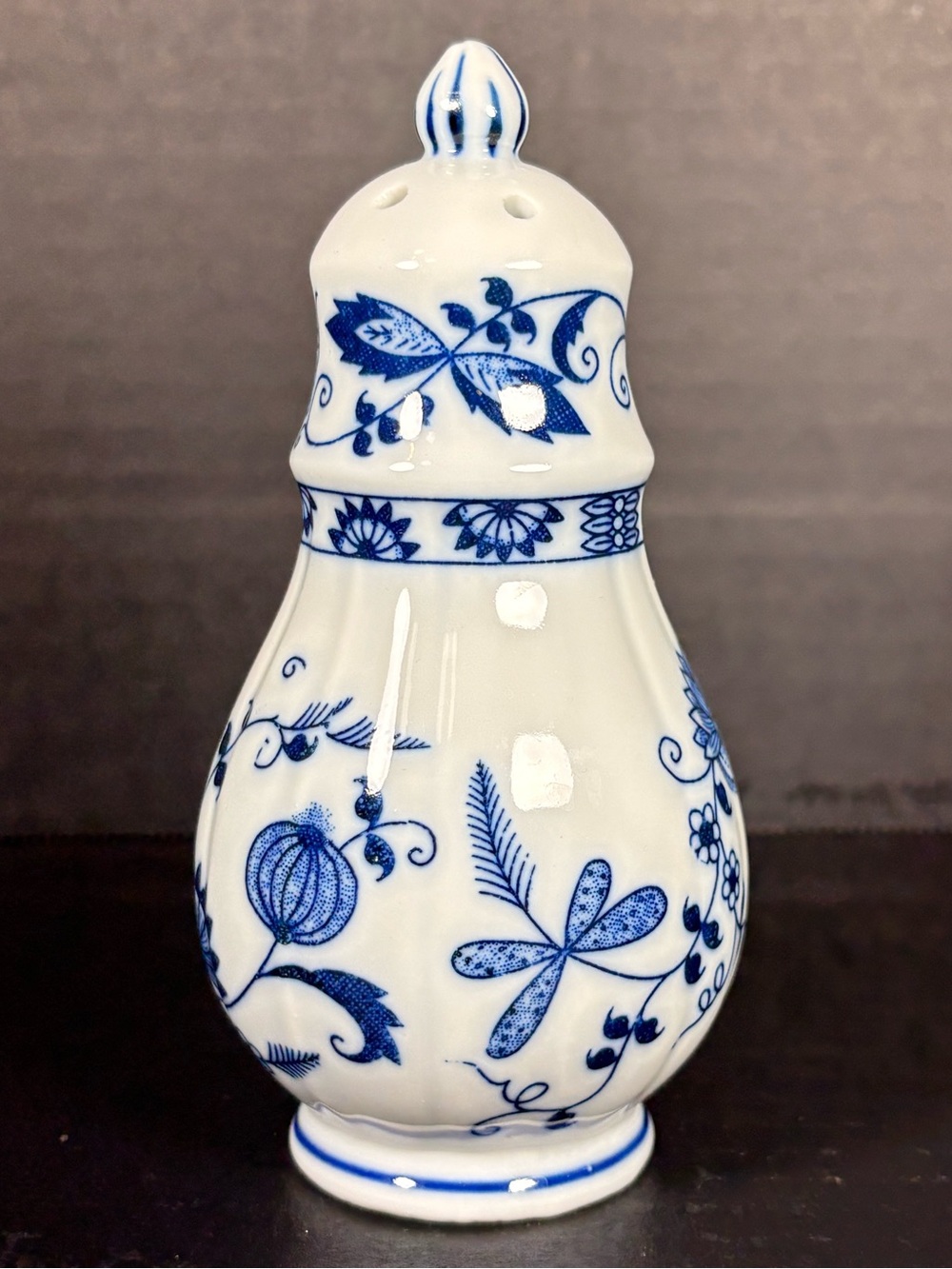 Vintage Norman Rockwell Museum Blue & White Fine China Shaker Japan